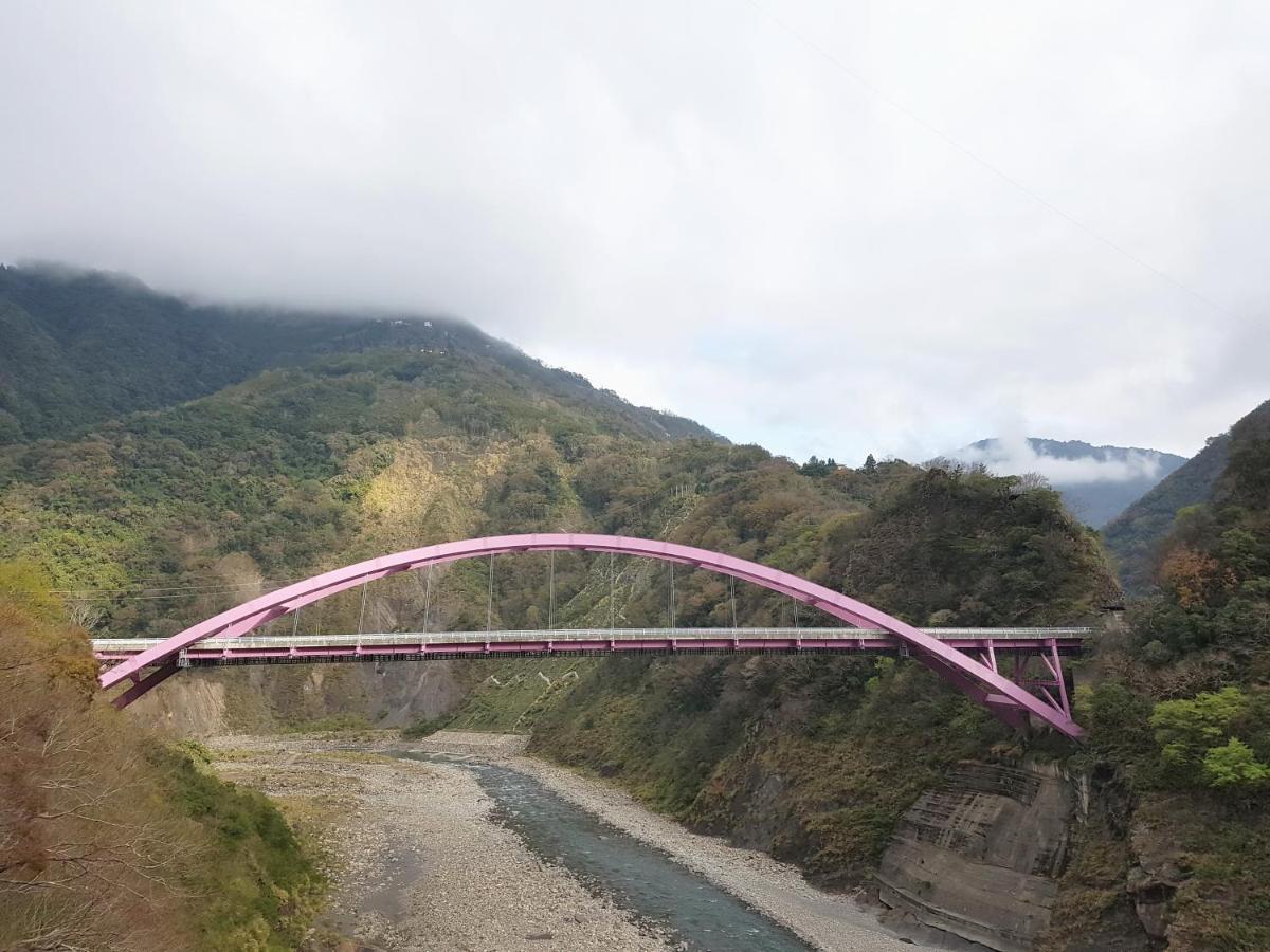 拉拉山周家渡假旅館 Hualing Kültér fotó