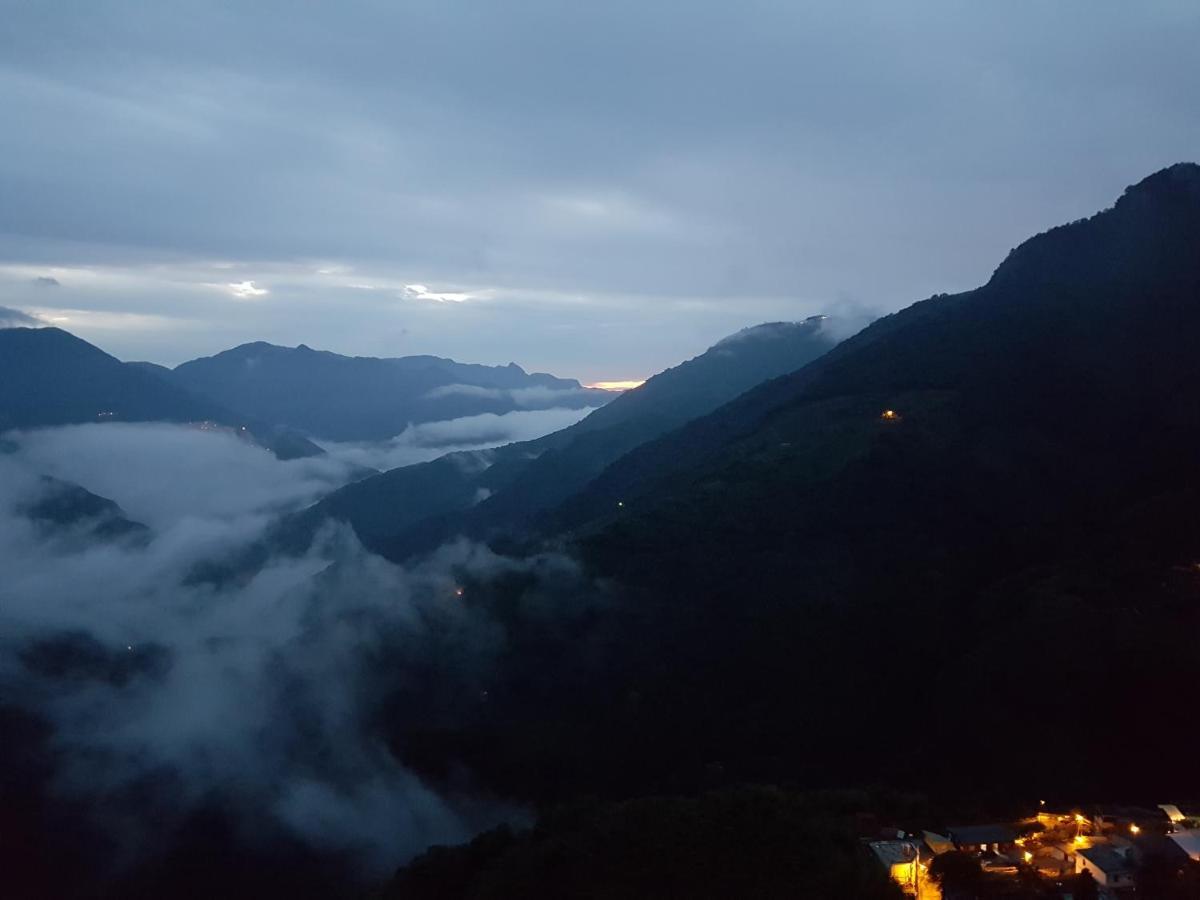 拉拉山周家渡假旅館 Hualing Kültér fotó